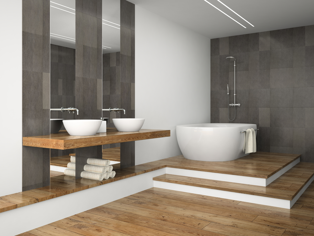Moderní koupelna s dřevěnou podlahou